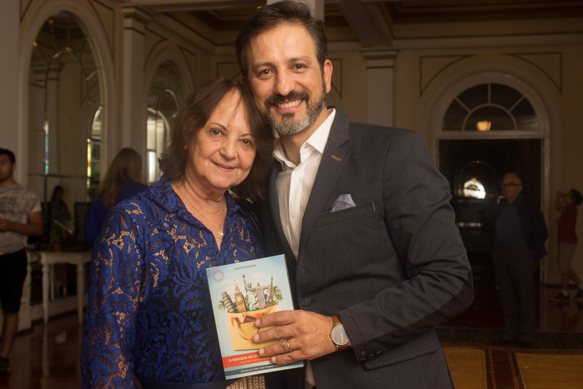 Adinan Nogueira ao lado da amiga Lourdes Silva (foto: divulgação).