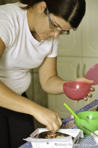 Andréia testou receitas antes de começar a vender ovos de Páscoa.