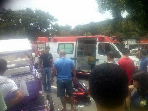 Acidente aconteceu na avenida João Pinheiro. (Foto: WhatsApp)
