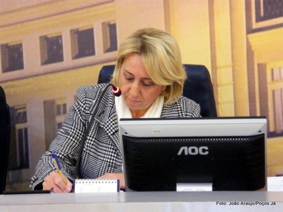 Regina Cioffi aguarda posicionamento do Executivo sobre a arrecadação municipal.