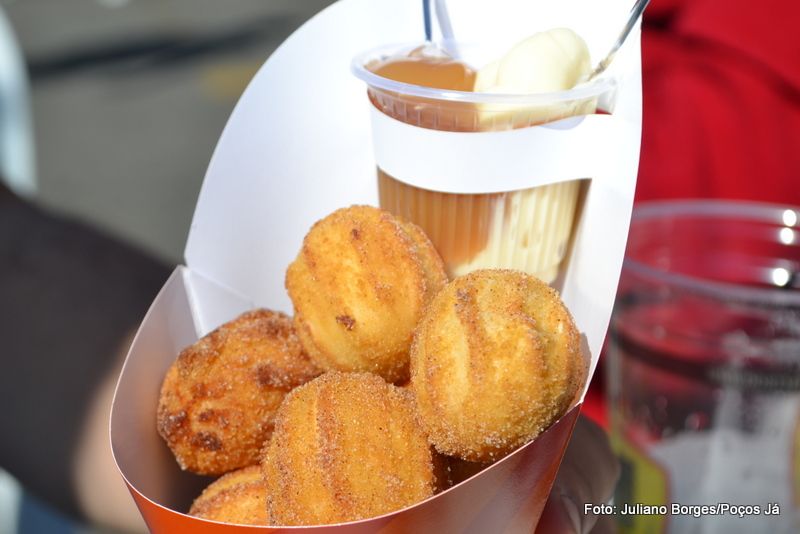 Churros tem diversos recheios e também faz sucesso.