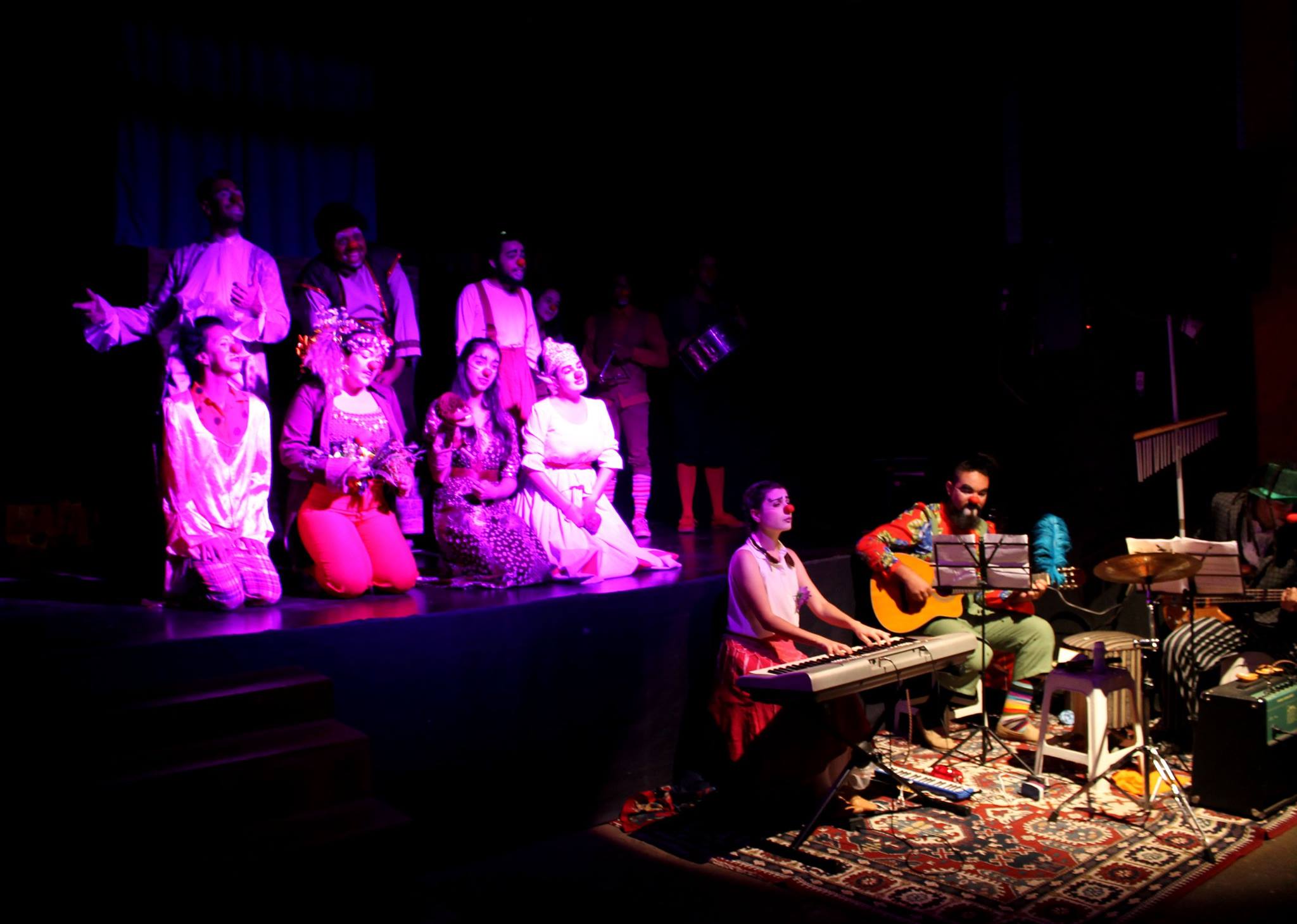 Núcleo de Pesquisa Teatral, de Poços de Caldas, apresentou a peça "A história de amor de Romeu e Julieta" em Mogi Guaçu (foto: divulgação).