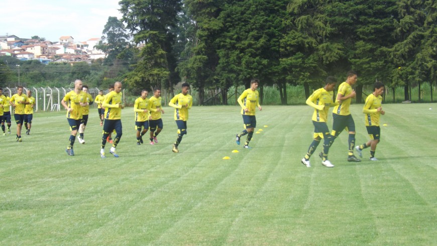 Jogadores iniciaram a preparação para o jogo contra o Tombense