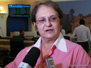 Vereadora quer informações sobre registro de preços de mais de R$1 milhão. 