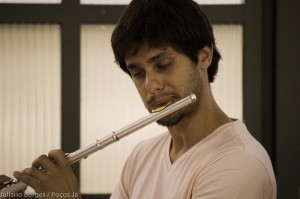 Flautista chileno está em Poços de Caldas pela primeira vez. 