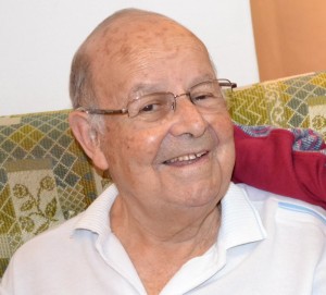 Décio Alves de Moraes é um dos fundadores da revista. 