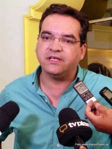 Secretário de Governo Fernando Posso explicou o conteúdo do projeto.