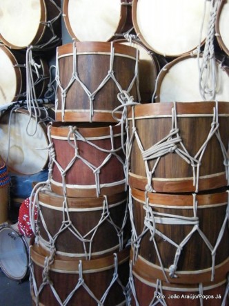 Alfaia é um dos instrumentos utilizados no maracatu.
