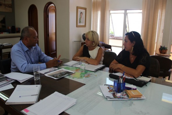 Reunião foi realizada no gabinete do prefeito Eloísio Lourenço.