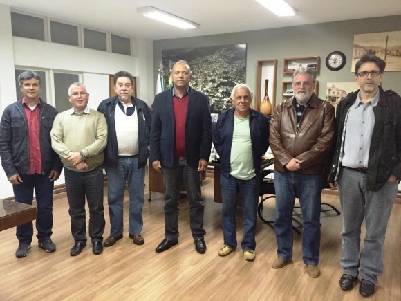 Prefeito anunciou o início das obras aos vereadores.