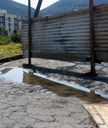 Buraco é tema de reclamação dos moradores.