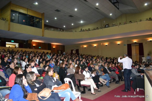 Reunião foi realizada no Teatro Benigno Gaiga.