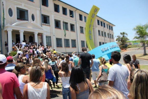 Há 60 vagas para o curso.
