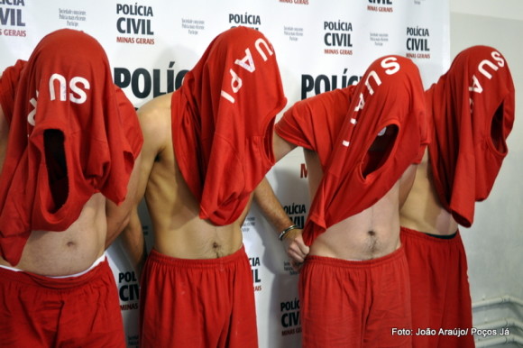 Um dos suspeitos confessou o crime.