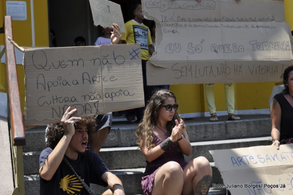 Manifestação aconteceu na tarde de hoje.