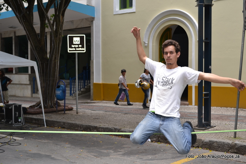 Slack line é uma das atrações do Rua Viva.