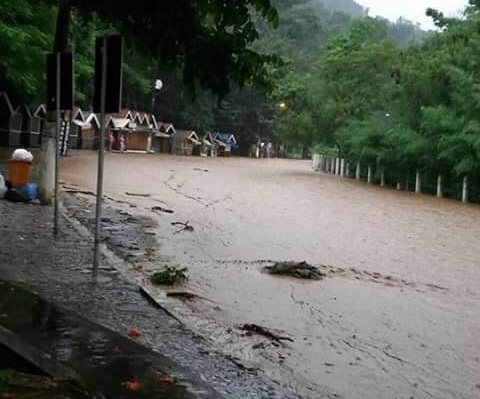 Chuva causou inundação em Águas da Prata (SP).