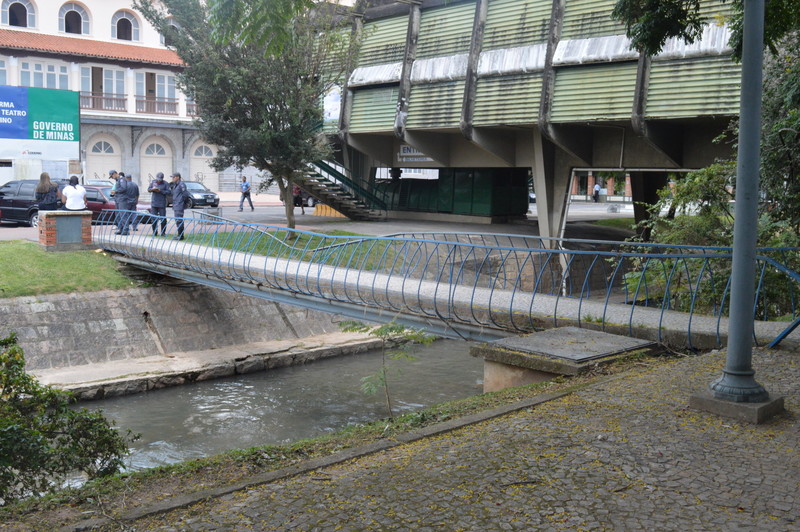 Ponte fica próxima ao teleférico.