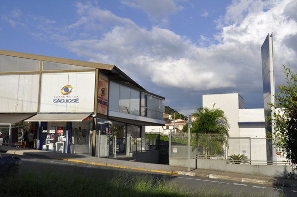 Ótica fica na avenida Gentil Messias, 280, em frente ao hospital da Unimed.