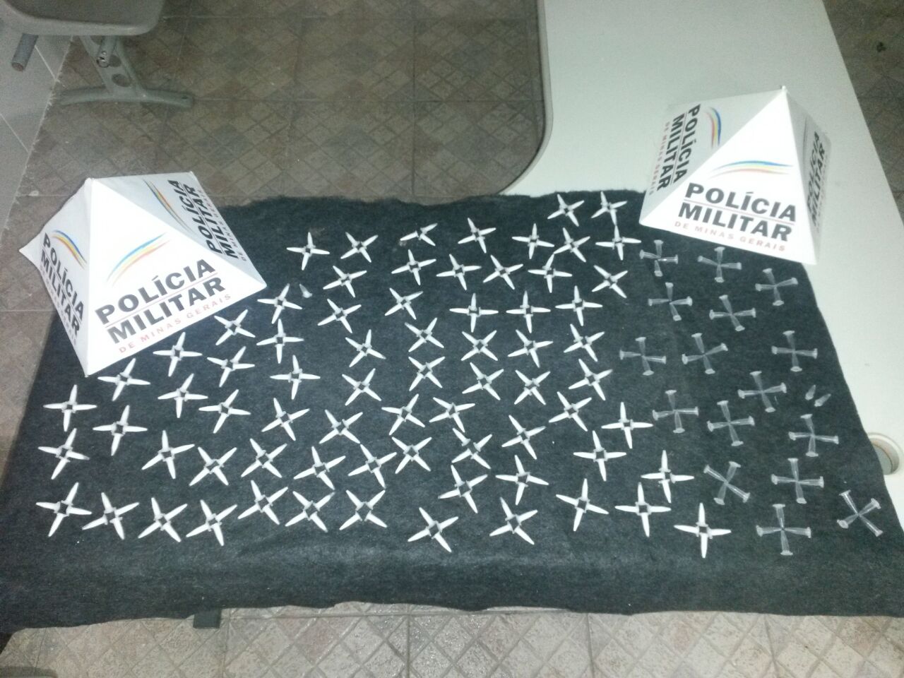 Também foram encontrados pinos vazios (foto: Polícia Militar).