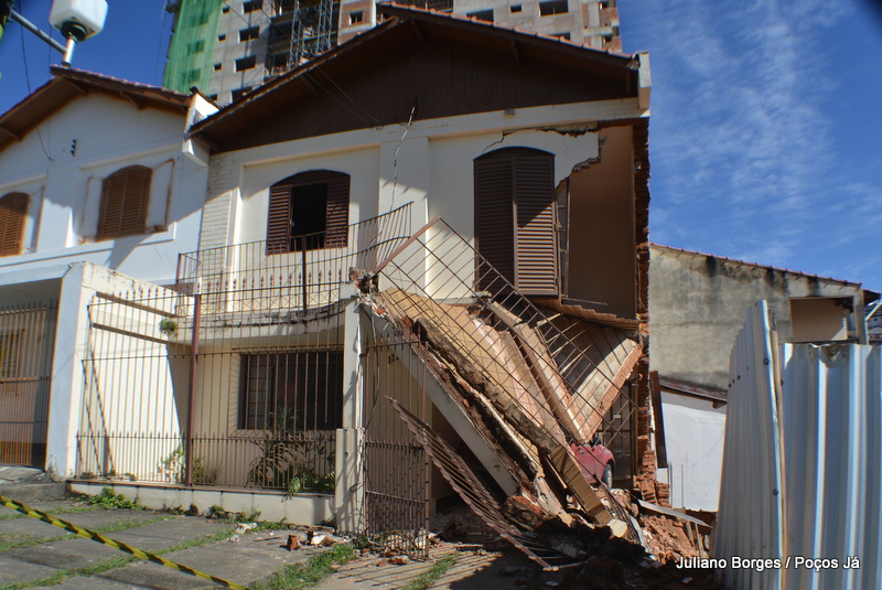 Casa fica na rua Capitão Afonso Junqueira.
