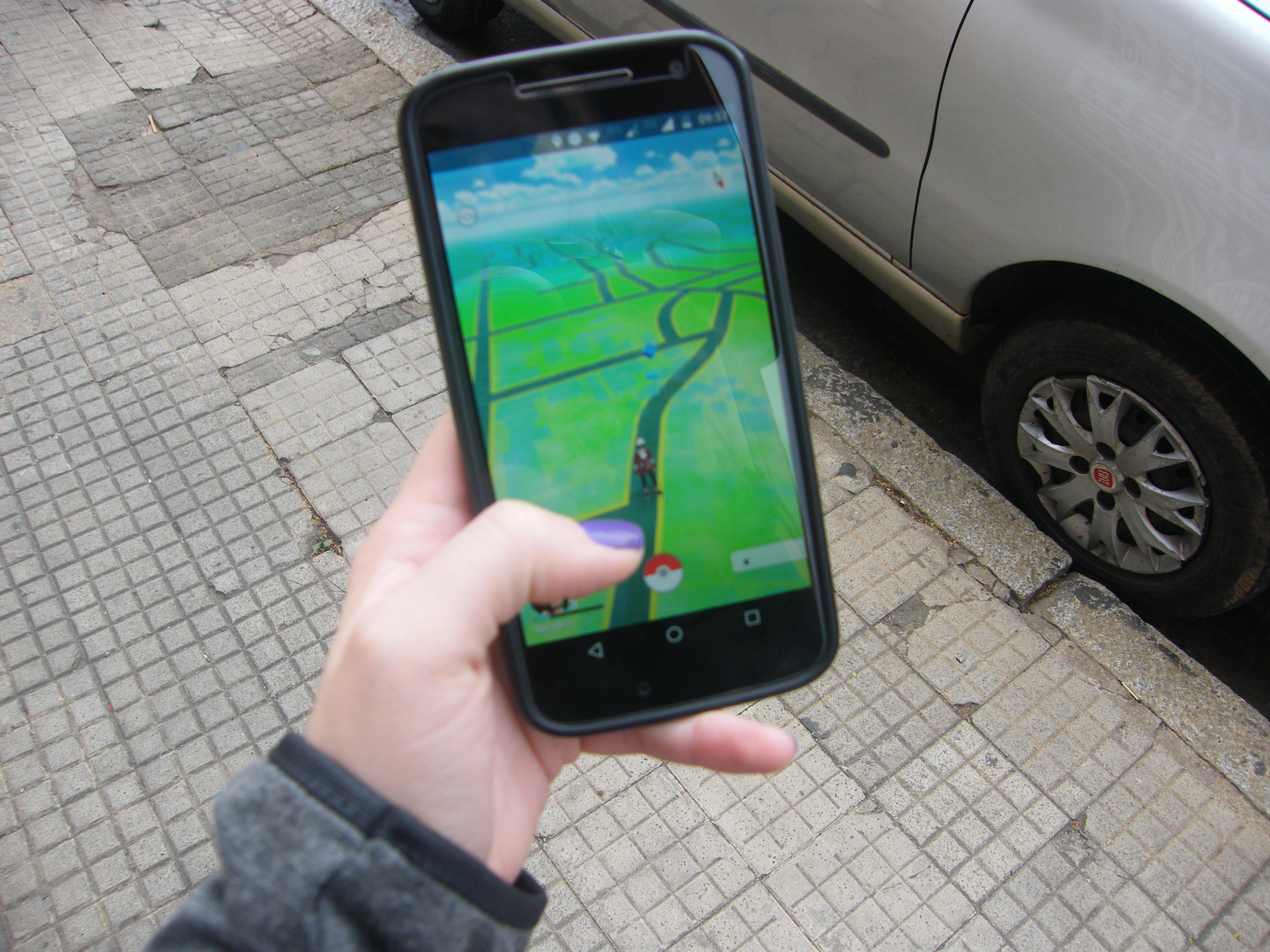 Game exige que jogador ande com o celular à mostra e concentração na tela, o que pode facilitar a ação de assaltantes