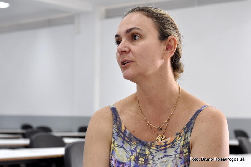 Arquiteta diz que famílias e empresas precisam ser retiradas caso estejam acima dos rios e córregos.