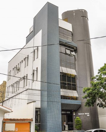 Centro Oftalmológico Carlos Aterje fica na rua Ceará, 188, Centro