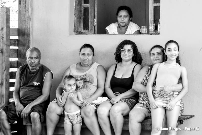 Família da Maria José, um mês após o rompimento da barragem.